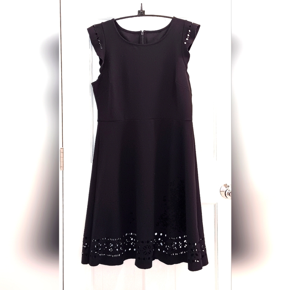 GAP: Elegant Black Sleeveless Dress